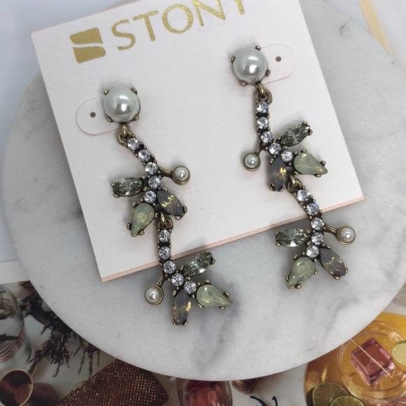 Gorgeous Rhinestone Cascading Earrings - Picture 10 of 17